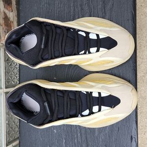 Adidas Yeezy 700 v3